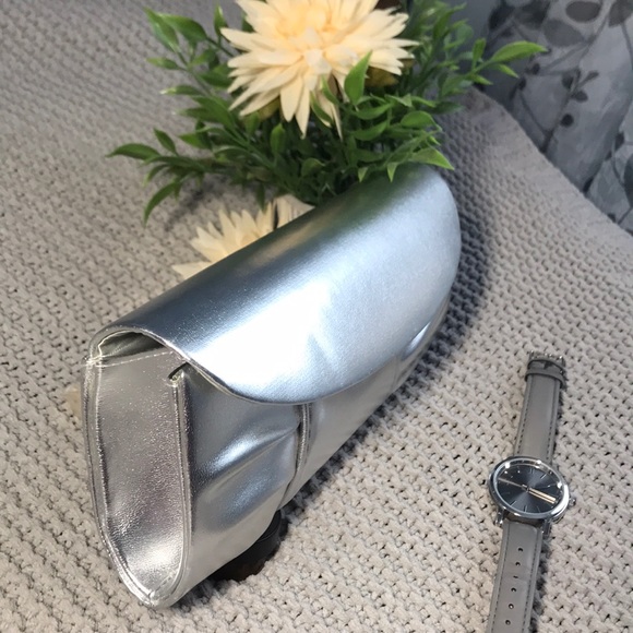 Silver clutch! - Picture 4 of 4